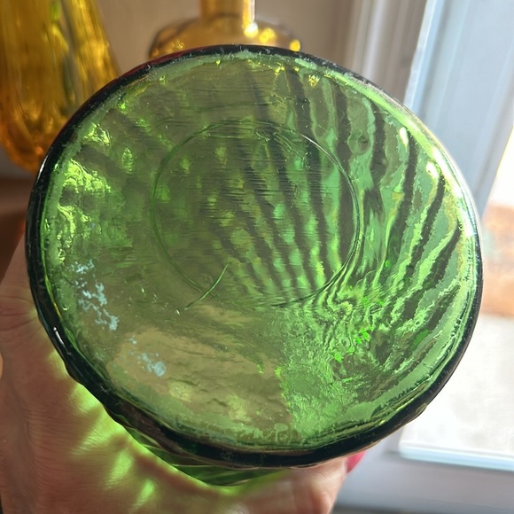 Vintage GREEN Glass Vase - Picture 6 of 6